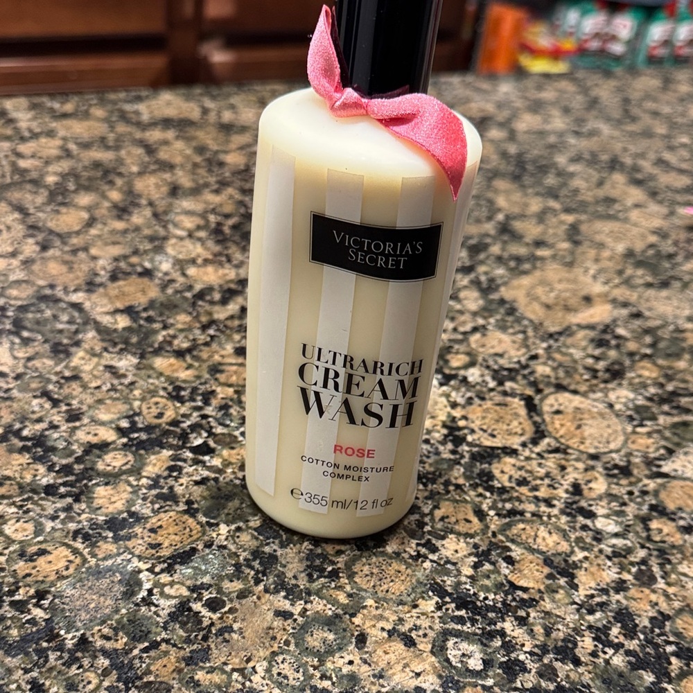 Victoria's Secret Ultrairch Cream Wash - Pink and Cream